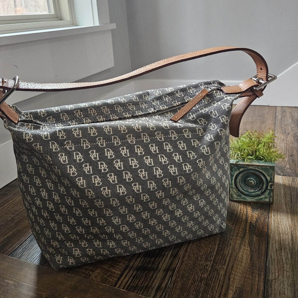 Dooney & Bourke Gray and Cream Signature Print Canvas Purse. - Picture 12 of 13